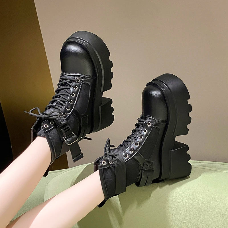 Women's boots with high platform