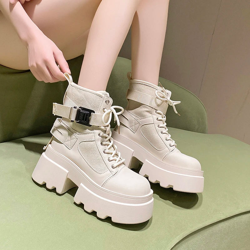 Women's boots with high platform